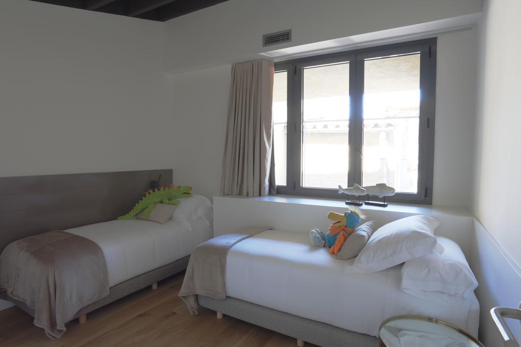 Apartaments Placa Del VI ジローナ エクステリア 写真